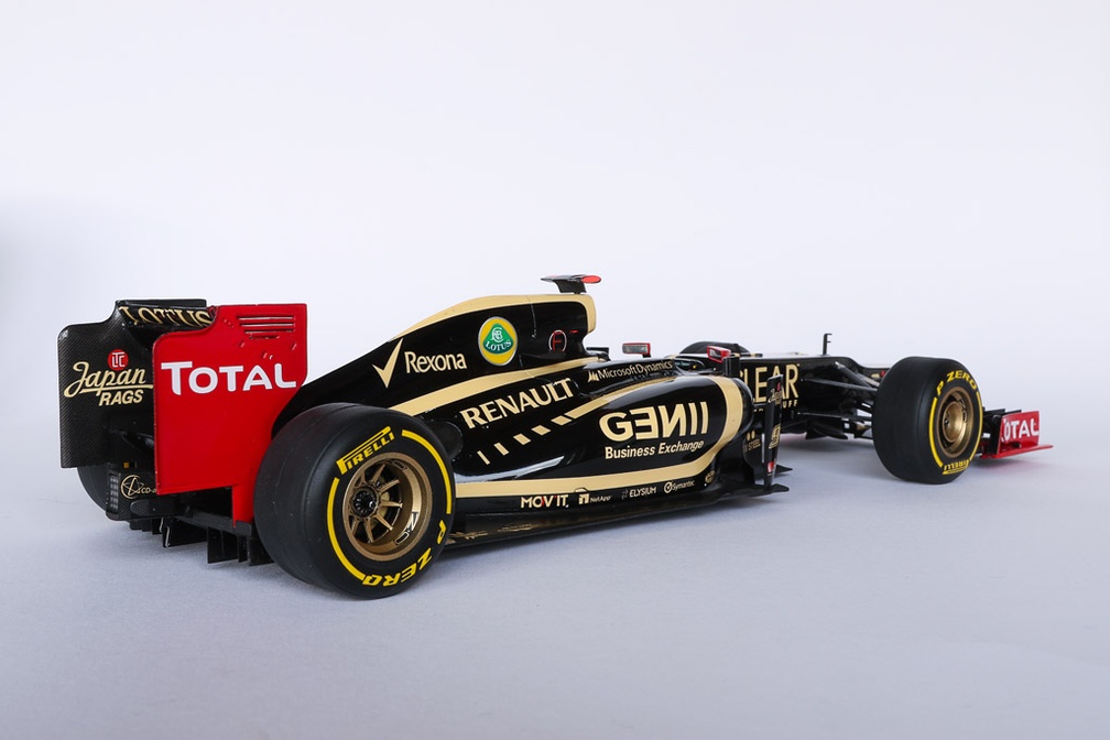lotus_e20_06.jpg